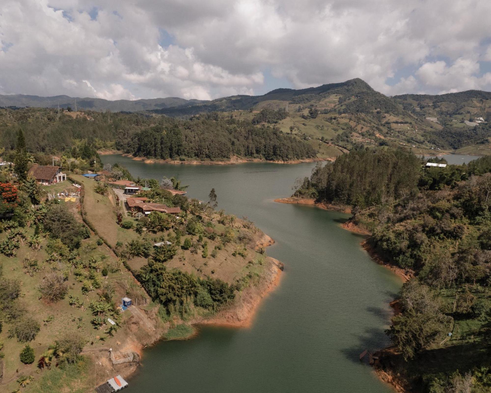 Ibuku Hotel Guatape - Chalets Exterior photo